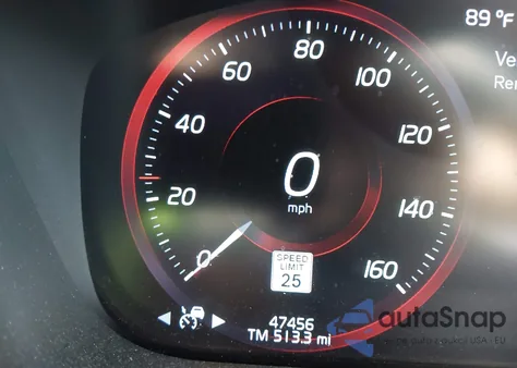 2018 Volvo Xc60 T5 Inscription z USA, uszkodzony, nr VIN YV4102RL3J1023911